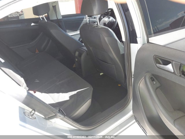 3VWD17AJXEM359954 Volkswagen Jetta 1.8t Se