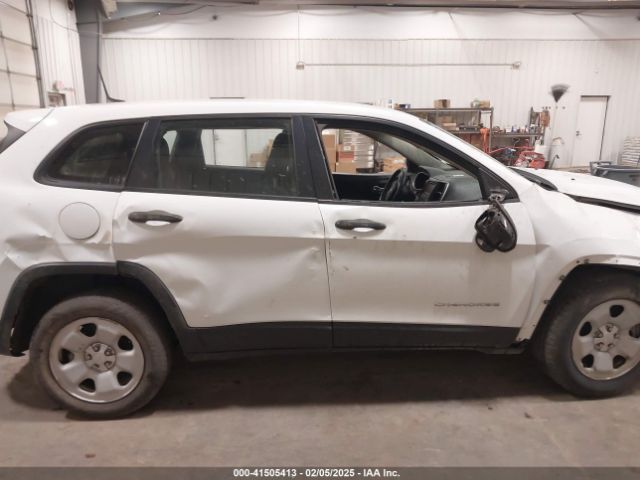 1C4PJLAB3HW561735 Jeep Cherokee Sport