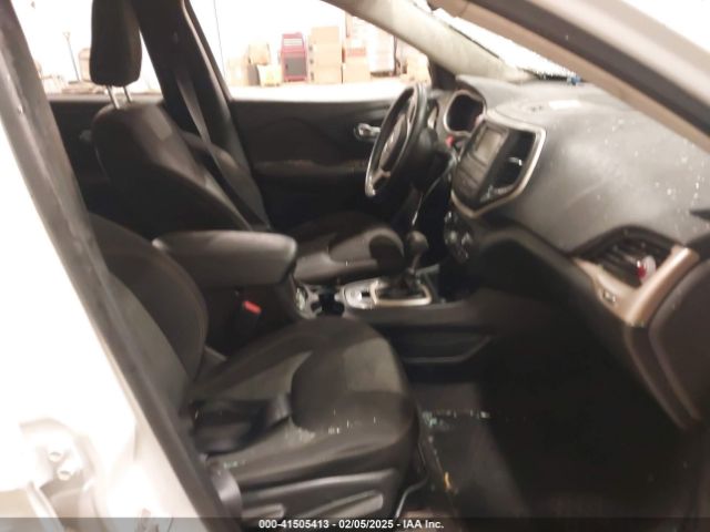 1C4PJLAB3HW561735 Jeep Cherokee Sport