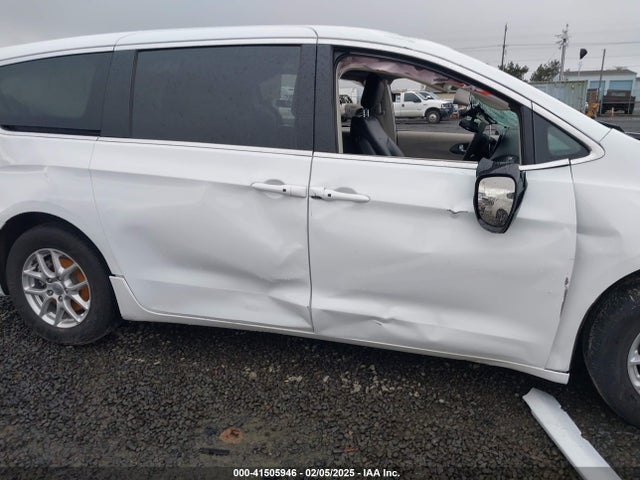 Chrysler Pacifica Touring L 2024 2C4RC1BG3RR165624 Image 13