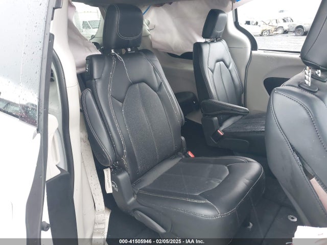 Chrysler Pacifica Touring L 2024 2C4RC1BG3RR165624 Image 8