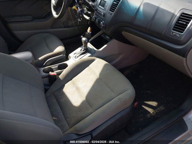 KIA FORTE LX 2016 KNAFK4A69G5518780 Image 5