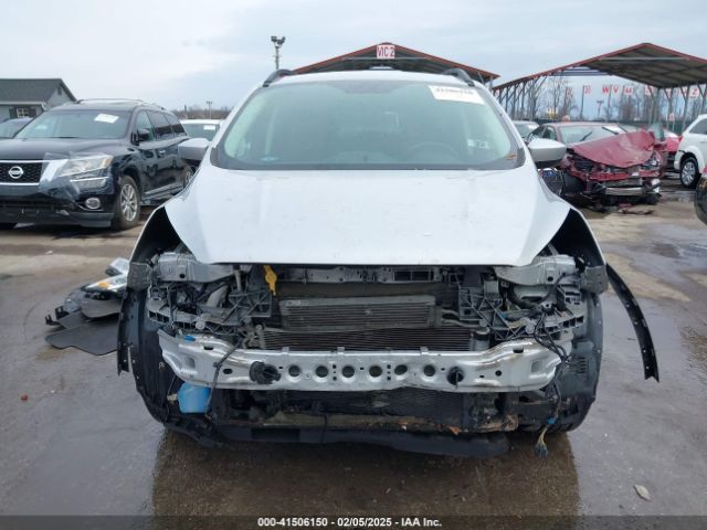 1FMCU0HDXJUC01113 Ford ESCAPE SEL