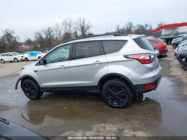 1FMCU0HDXJUC01113 Ford ESCAPE SEL
