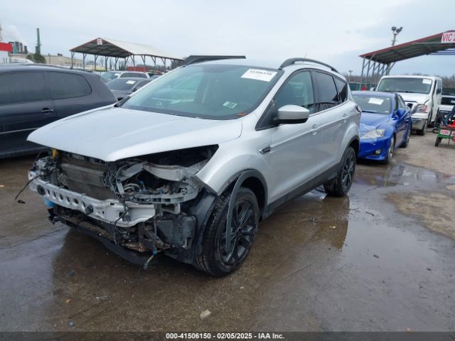 1FMCU0HDXJUC01113 Ford ESCAPE SEL