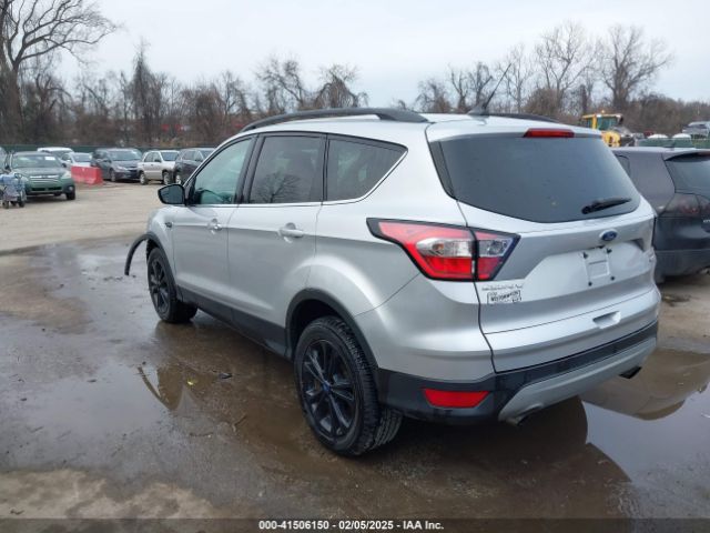 1FMCU0HDXJUC01113 Ford ESCAPE SEL