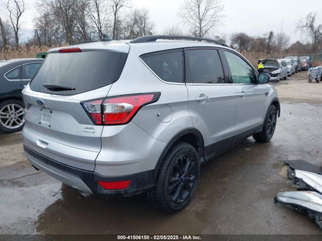 1FMCU0HDXJUC01113 Ford ESCAPE SEL