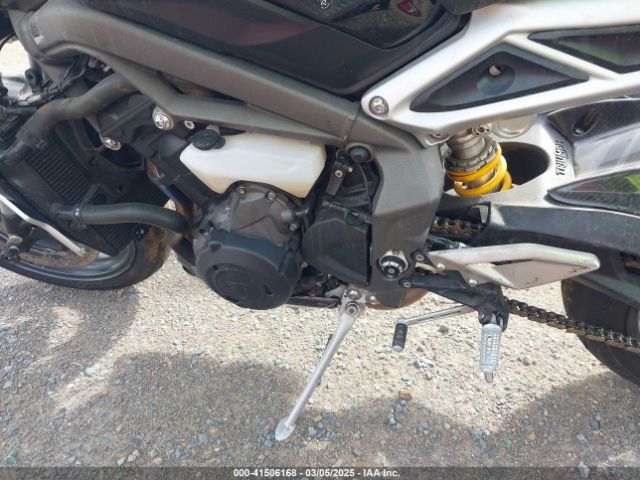 2020 TRIUMPH MOTORCYCLE STREET TRIPLE SMTA554S4LT978262 Photo 8