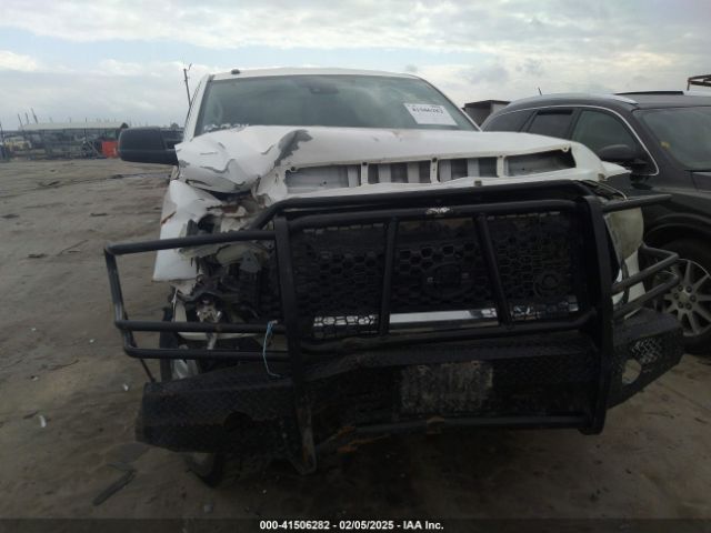 5TFUW5F12JX754538 Toyota Tundra Sr5 5.7l V8
