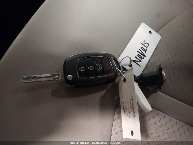 5NPE24AF8KH808001 Hyundai SONATA SE
