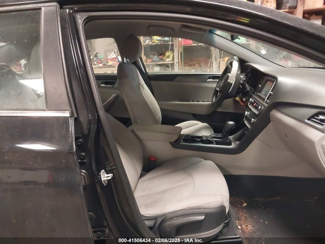 5NPE24AF8KH808001 Hyundai SONATA SE