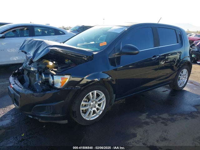 Chevrolet Sonic Lt Auto 2015 1G1JC6SB3F4160106 Image 2