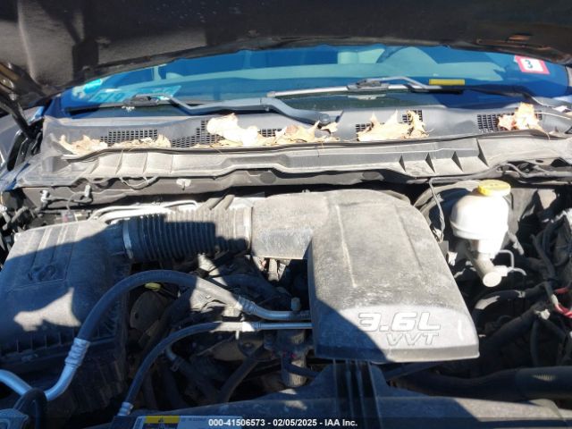 1C6RR7FG3JS222877 RAM 1500 Express  4x4 6'4 Box