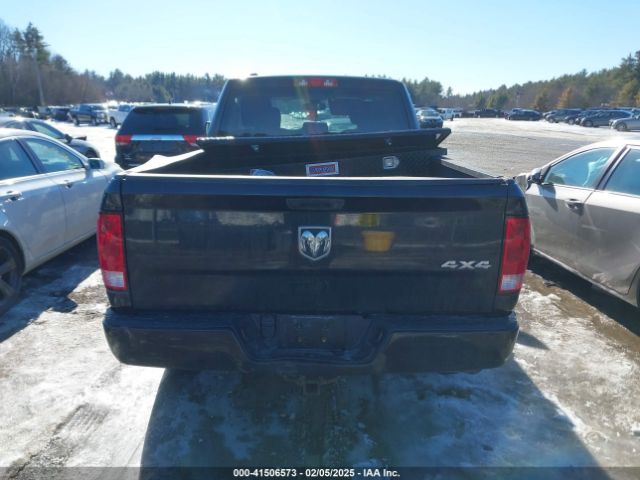 1C6RR7FG3JS222877 RAM 1500 Express  4x4 6'4 Box