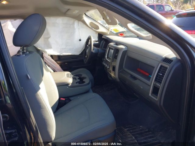 1C6RR7FG3JS222877 RAM 1500 Express  4x4 6'4 Box