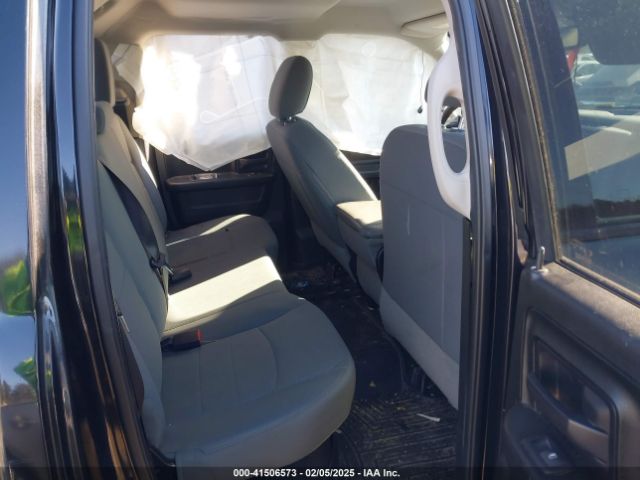 1C6RR7FG3JS222877 RAM 1500 Express  4x4 6'4 Box