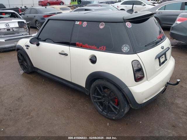 2005 MINI COOPER S WMWRE33585TL13317 Photo 2