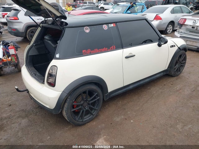 2005 MINI COOPER S WMWRE33585TL13317 Photo 3