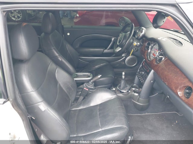 2005 MINI COOPER S WMWRE33585TL13317 Photo 4