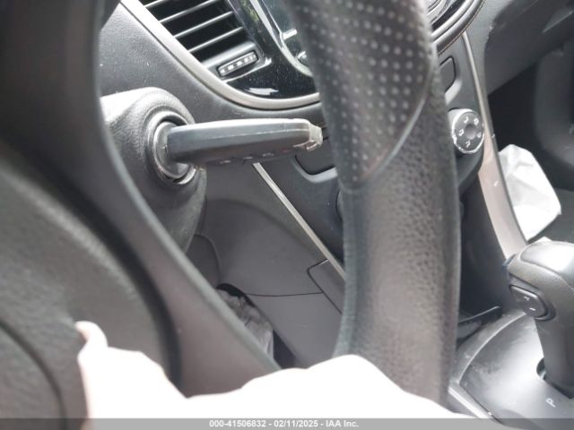 3GNCJKSB8LL289325 Chevrolet Trax Fwd Ls