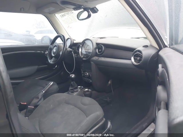2011 MINI COOPER S WMWSV3C50BTY21312 Photo 4