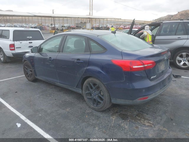 Ford FOCUS SE 2016 1FADP3F24GL394656 Image 3