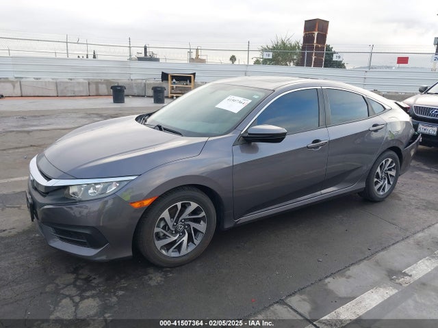 Honda CIVIC EX 2018 2HGFC2F72JH512892 Image 2