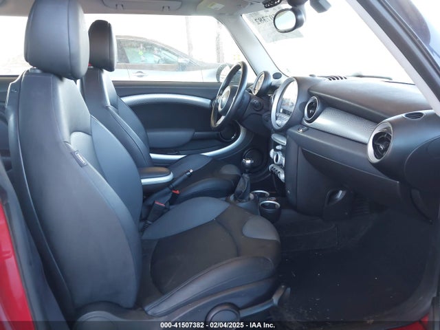 2009 MINI COOPER S WMWMF73529TT99938 Photo 4