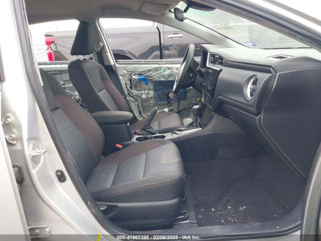 2T1BURHE3KC198485 Toyota COROLLA LE
