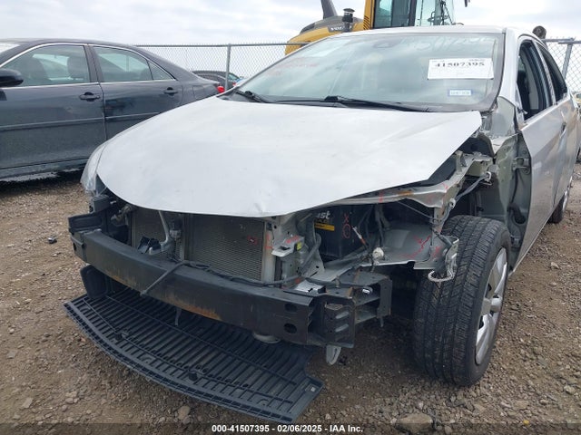 2T1BURHE3KC198485 Toyota COROLLA LE