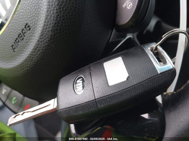 KIA SOUL + 2016 KNDJP3A57G7830441 Image 11