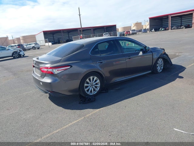 4T1B11HK4JU041173 Toyota CAMRY LE