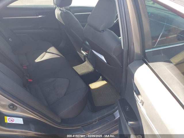 4T1B11HK4JU041173 Toyota CAMRY LE