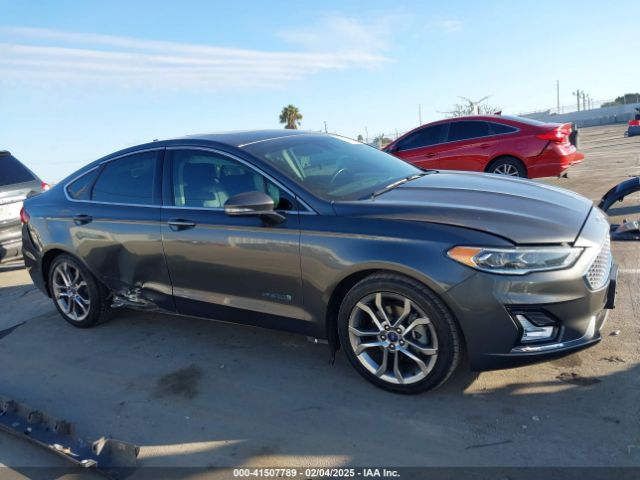 3FA6P0RUXKR180317 Ford Fusion Hybrid Titanium