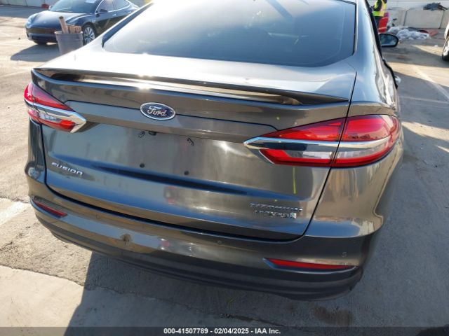 3FA6P0RUXKR180317 Ford Fusion Hybrid Titanium