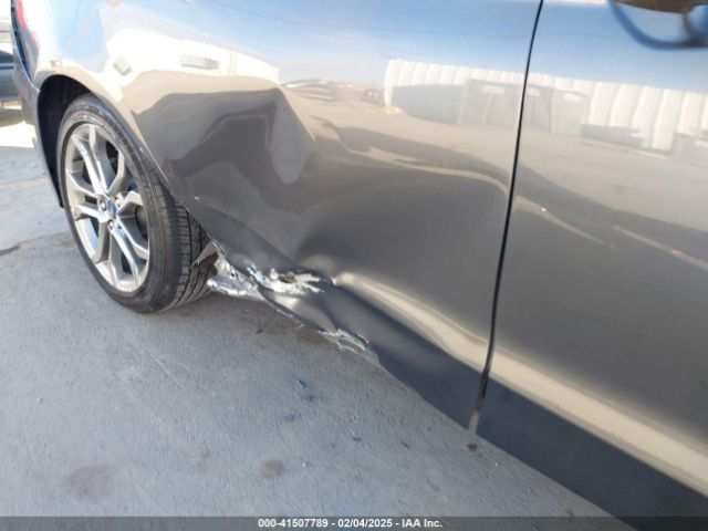 3FA6P0RUXKR180317 Ford Fusion Hybrid Titanium