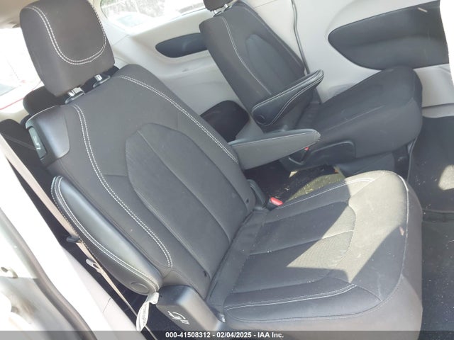 2C4RC1CG5PR530302 Chrysler Voyager Lx