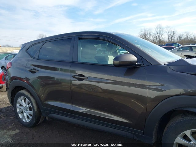 KM8J23A43KU008909 Hyundai TUCSON SE