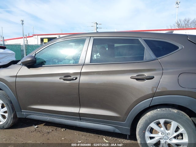 KM8J23A43KU008909 Hyundai TUCSON SE