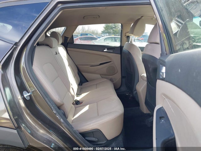 KM8J23A43KU008909 Hyundai TUCSON SE