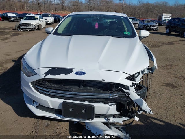 3FA6P0HD9JR258618 Ford FUSION SE