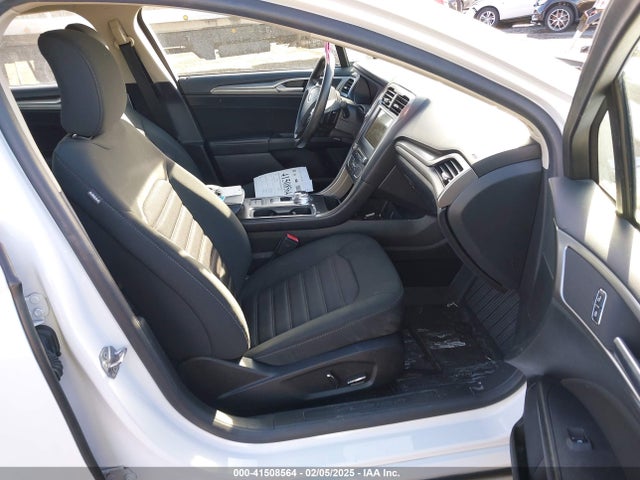 3FA6P0HD9JR258618 Ford FUSION SE