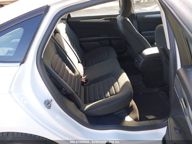 3FA6P0HD9JR258618 Ford FUSION SE