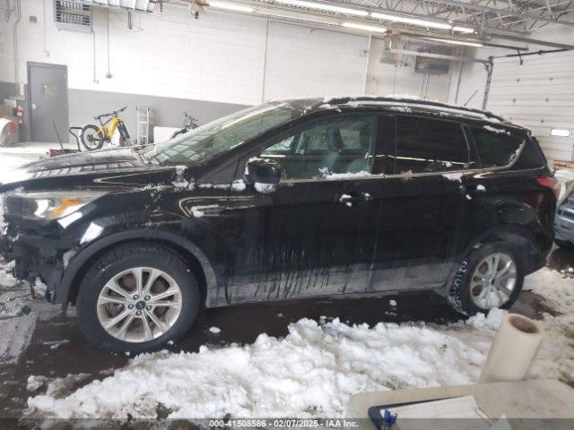 1FMCU9GD0JUC72780 Ford ESCAPE SE