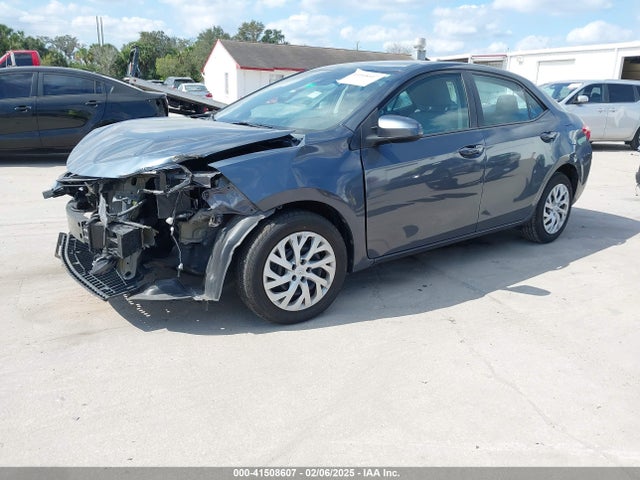 Toyota COROLLA LE 2018 5YFBURHE5JP794003 Image 2