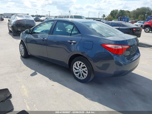 Toyota COROLLA LE 2018 5YFBURHE5JP794003 Image 3