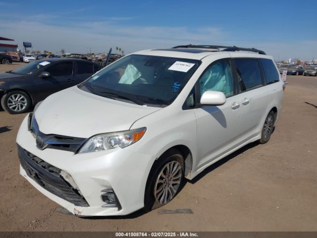 2018 TOYOTA SIENNA 5TDYZ3DCXJS940710 Photo 1
