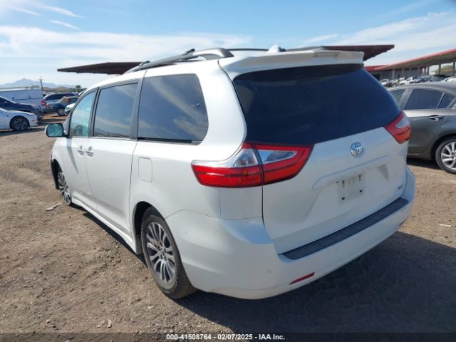2018 TOYOTA SIENNA 5TDYZ3DCXJS940710 Photo 2