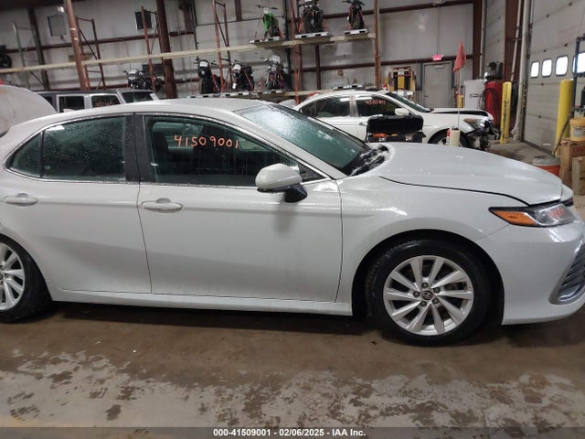 4T1C11AK5NU037816 Toyota CAMRY LE