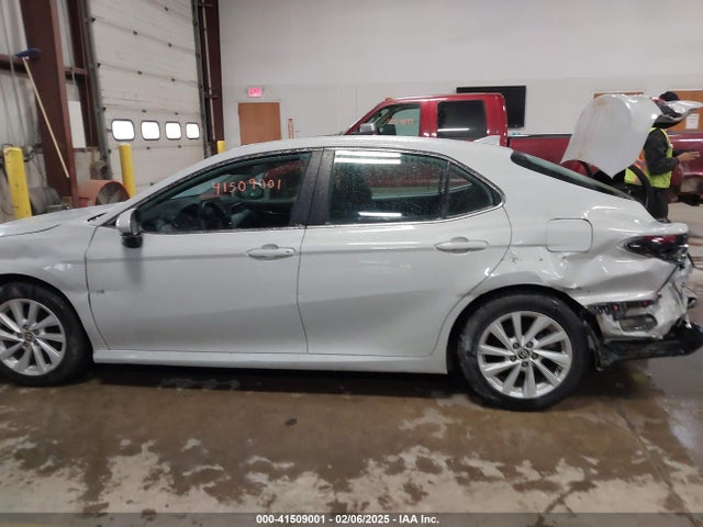 4T1C11AK5NU037816 Toyota CAMRY LE